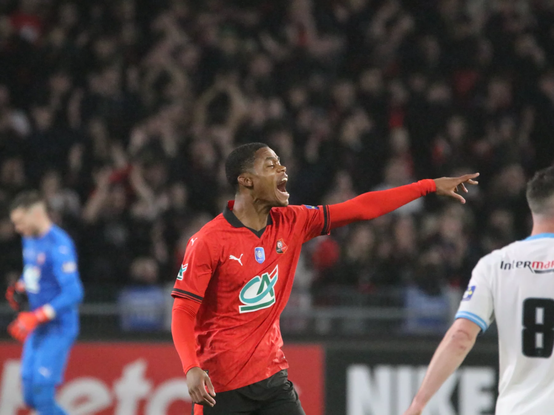 Warmed Omari donne ses consignes