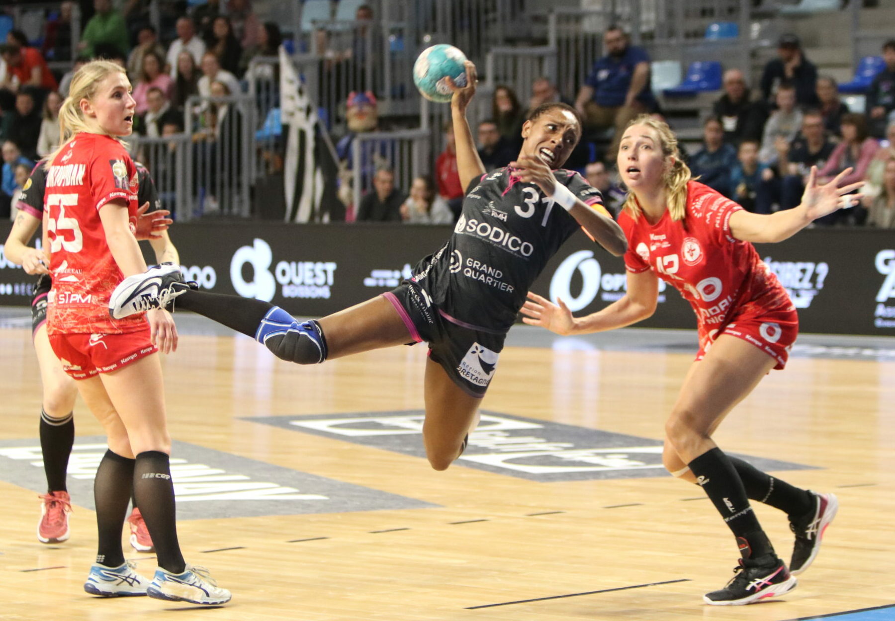 Eden Dumoulin prend le shoot et marque