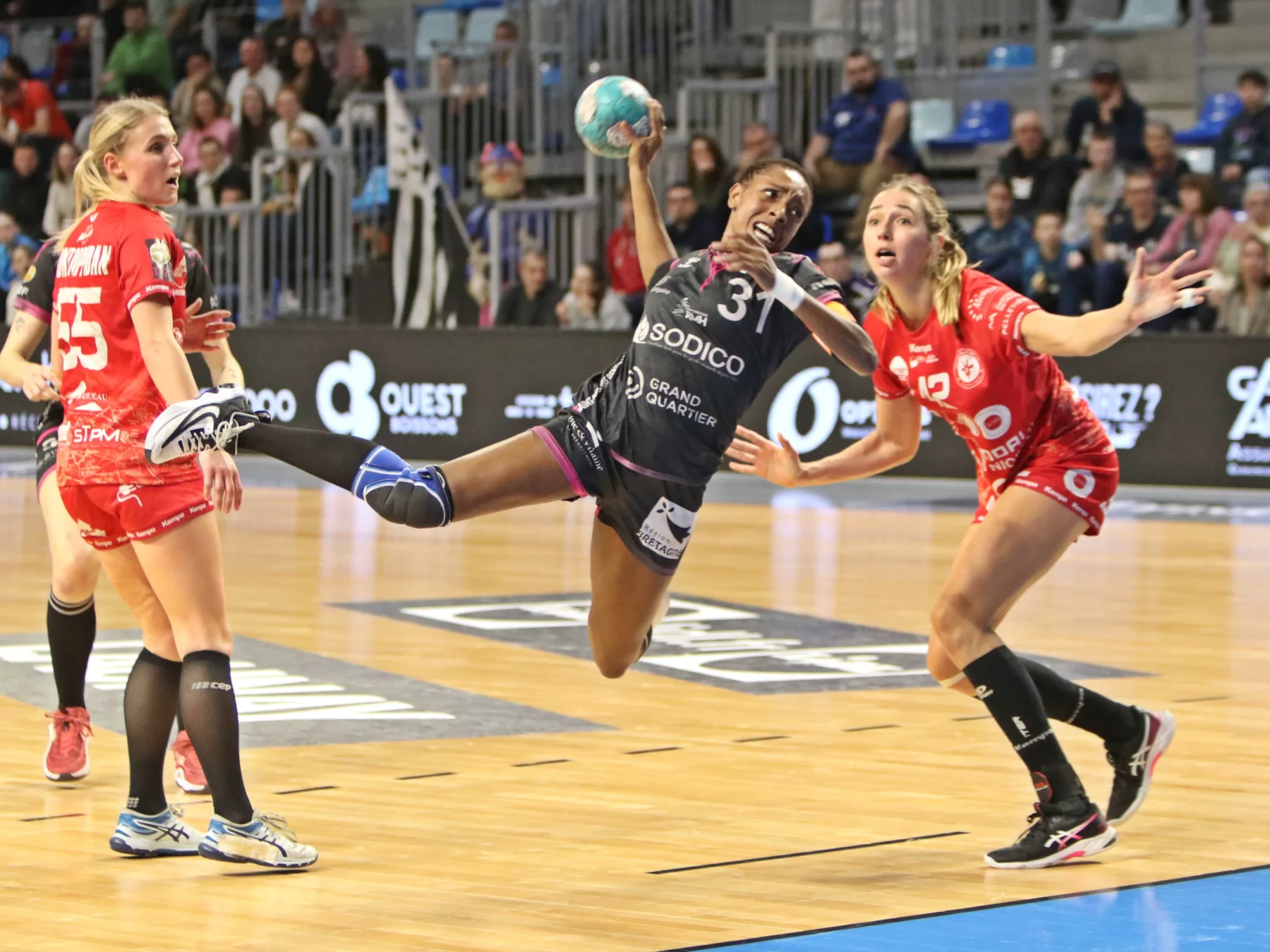 Malgré la défaite, une première réussie pour Saint-Grégoire à la Glaz Arena