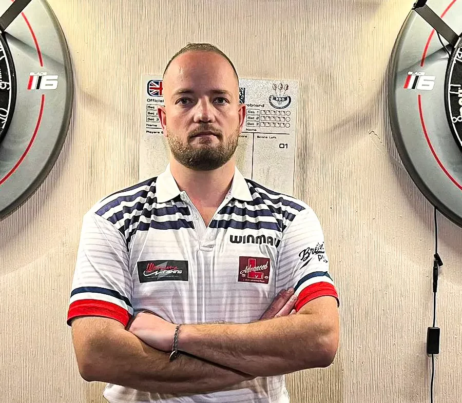 Thibault Tricole est le premier français à participer aux championnats du monde de fléchettes.