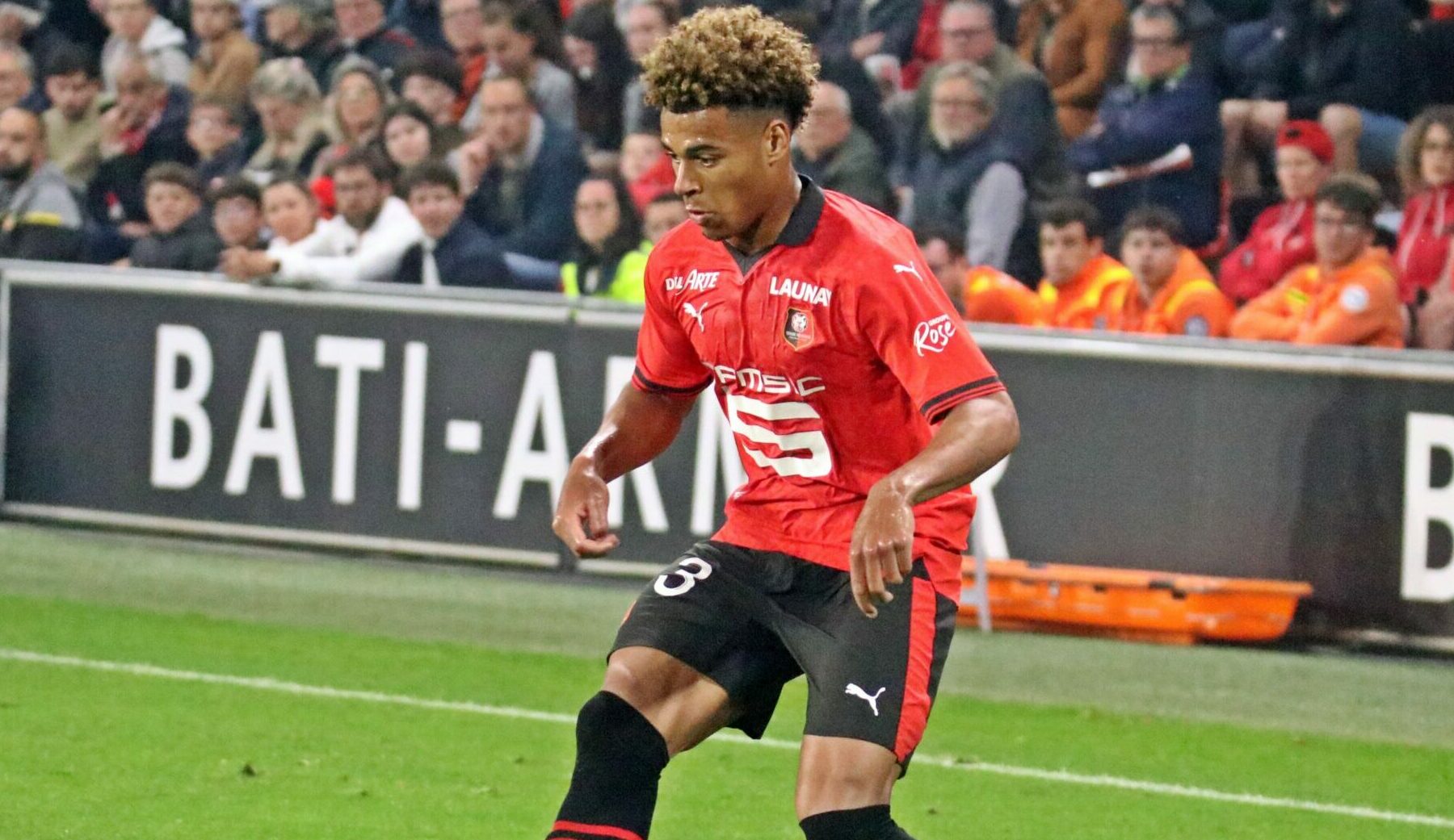 Désiré Doué drible