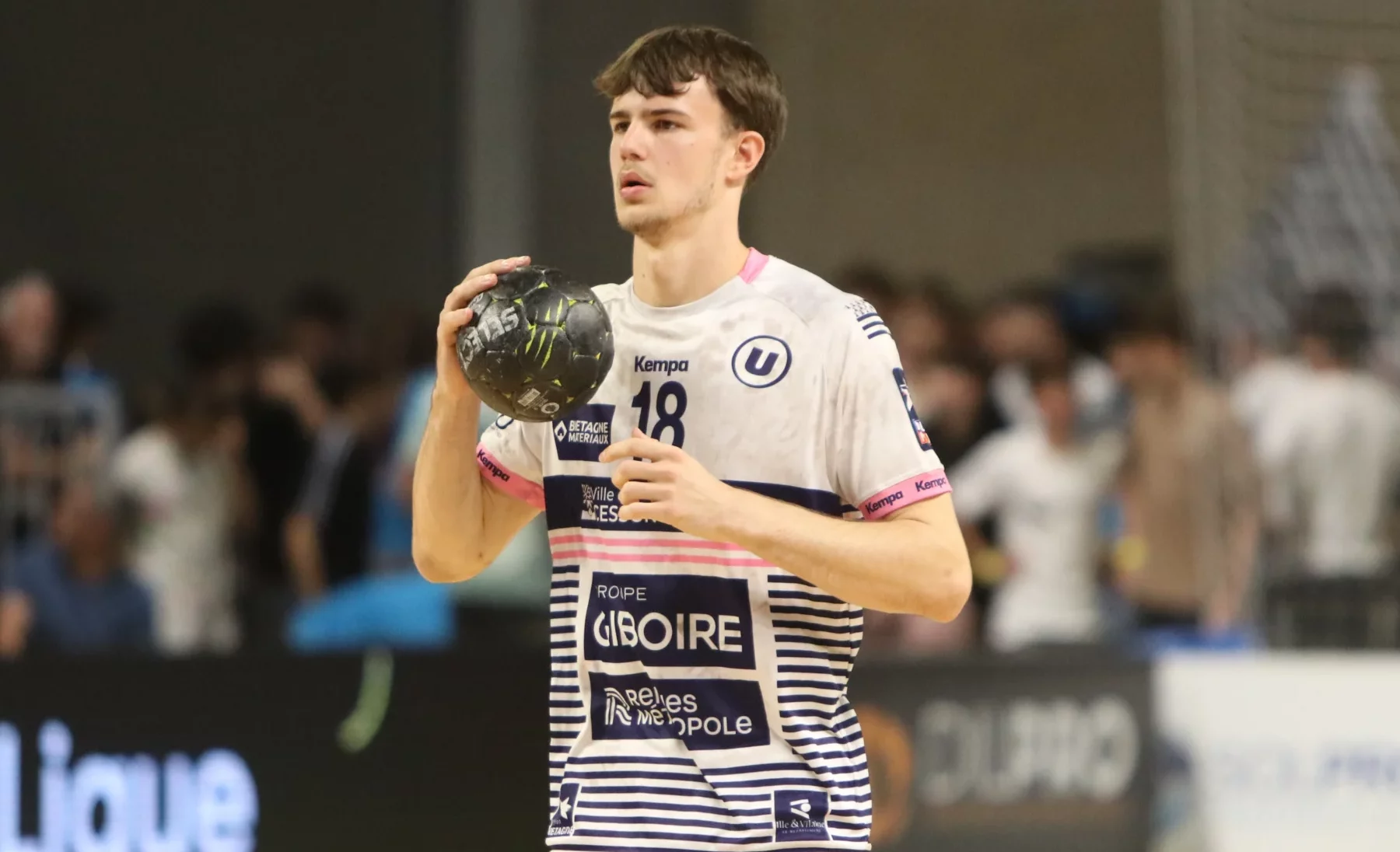 Premier contrat professionnel pour Michal Baran.