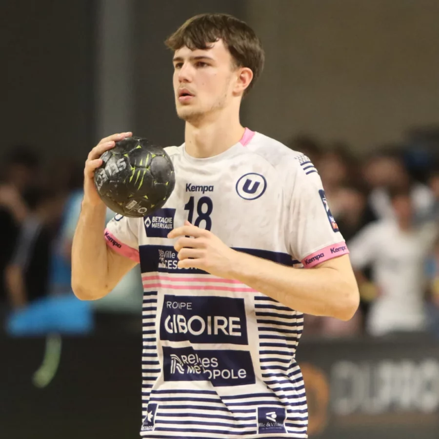 Premier contrat professionnel pour Michal Baran.