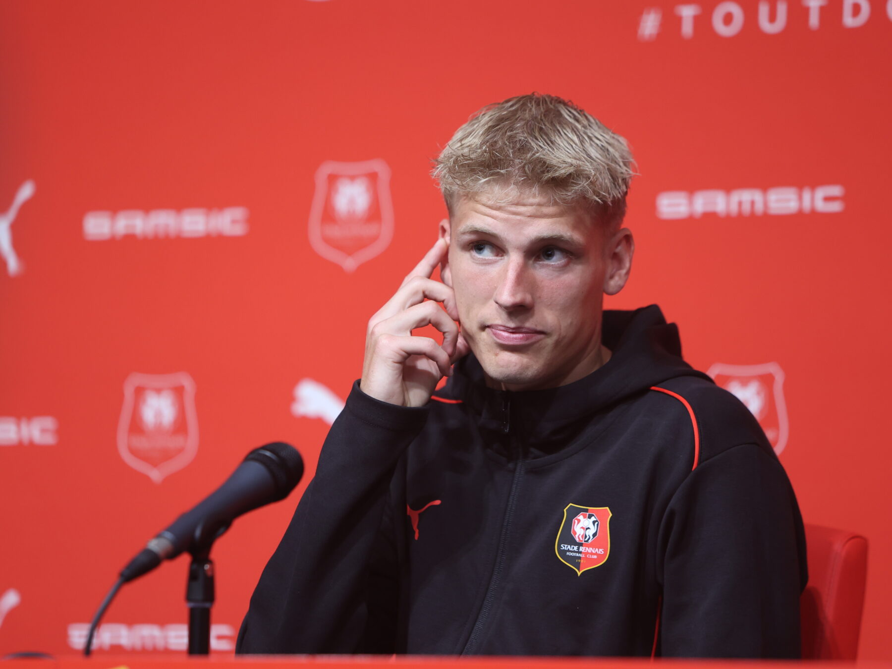 Albert Gronbeak présenté aux médias