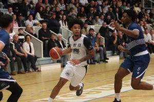 L'URB s'impose dans le derby.