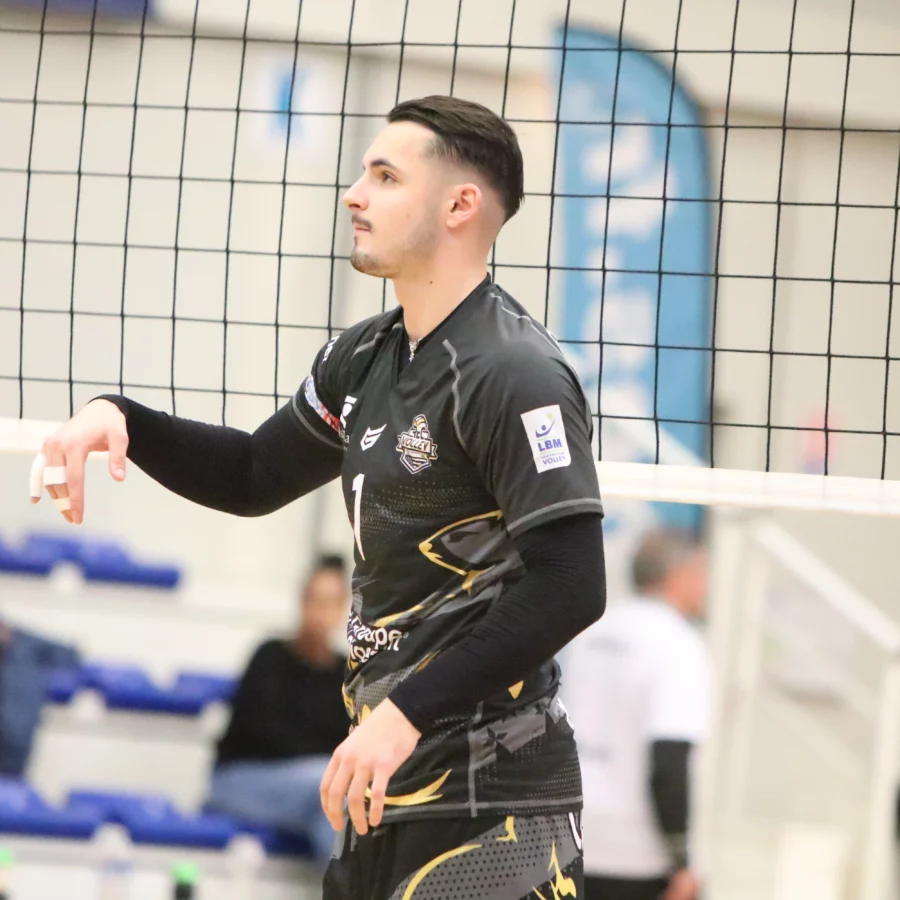 Le REC Volley renversé à Vincennes.