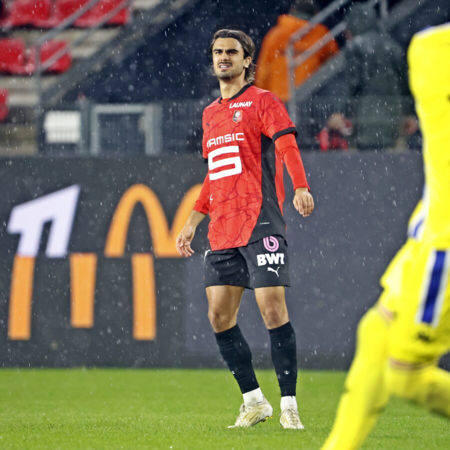 Jota sous la pluie