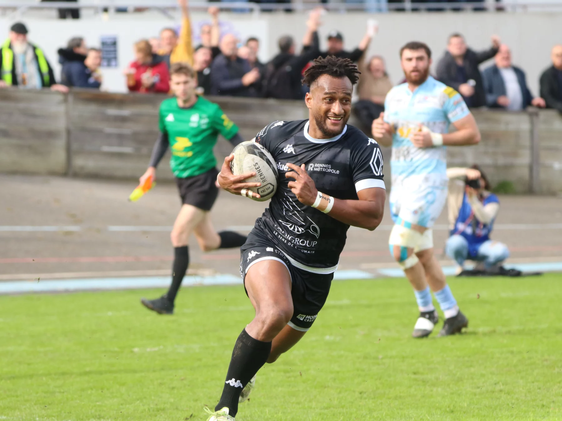 Le REC Rugby lancé à vive allure.