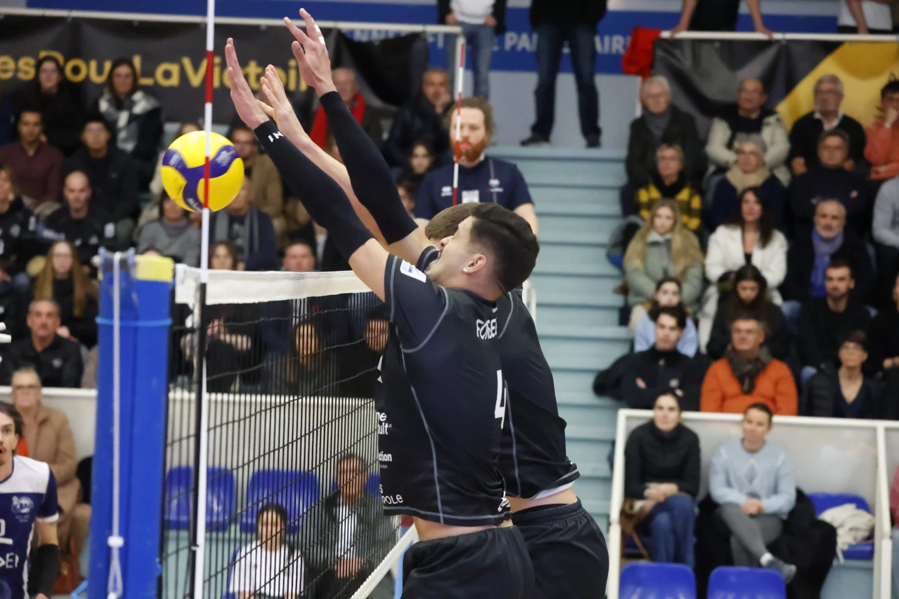 Le REC Volley s'impose contre Vincennes.