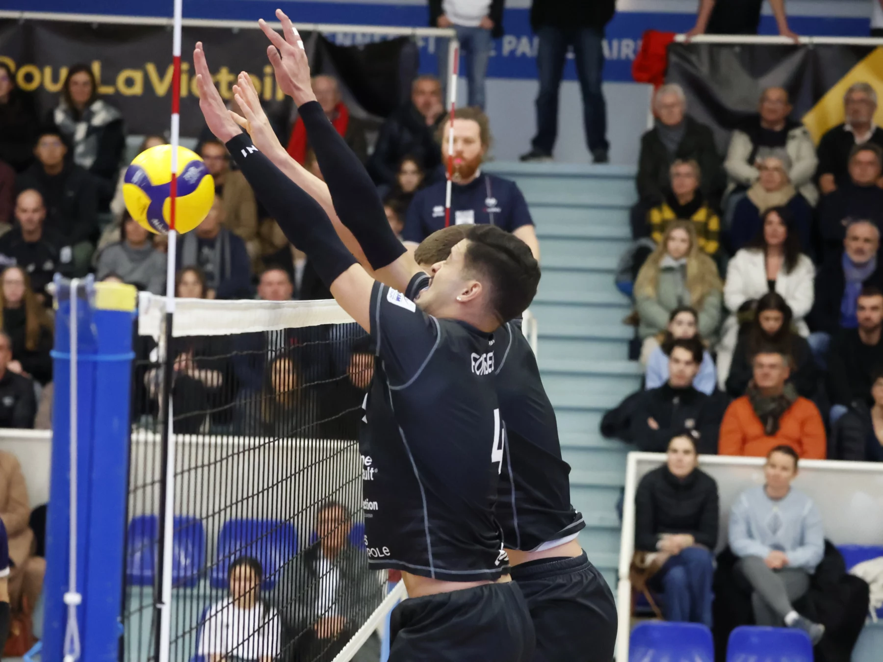 Le REC Volley s'impose contre Vincennes.