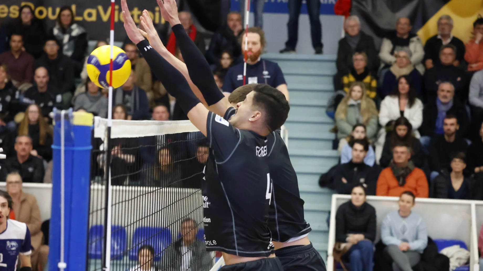 Le REC Volley s'impose contre Vincennes.