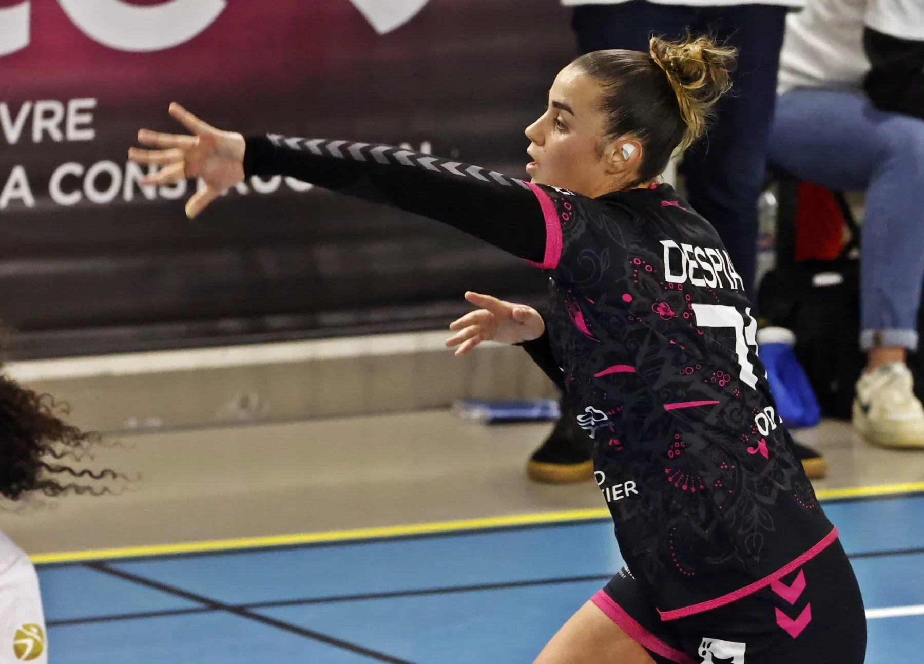 Emilie Despiau buteuse.