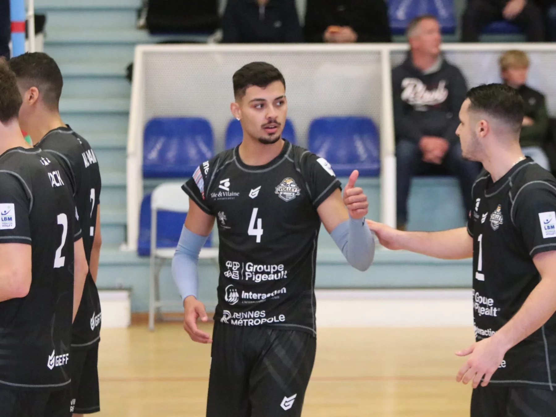 Non sans mal, le REC Volley s'impose contre Amiens.