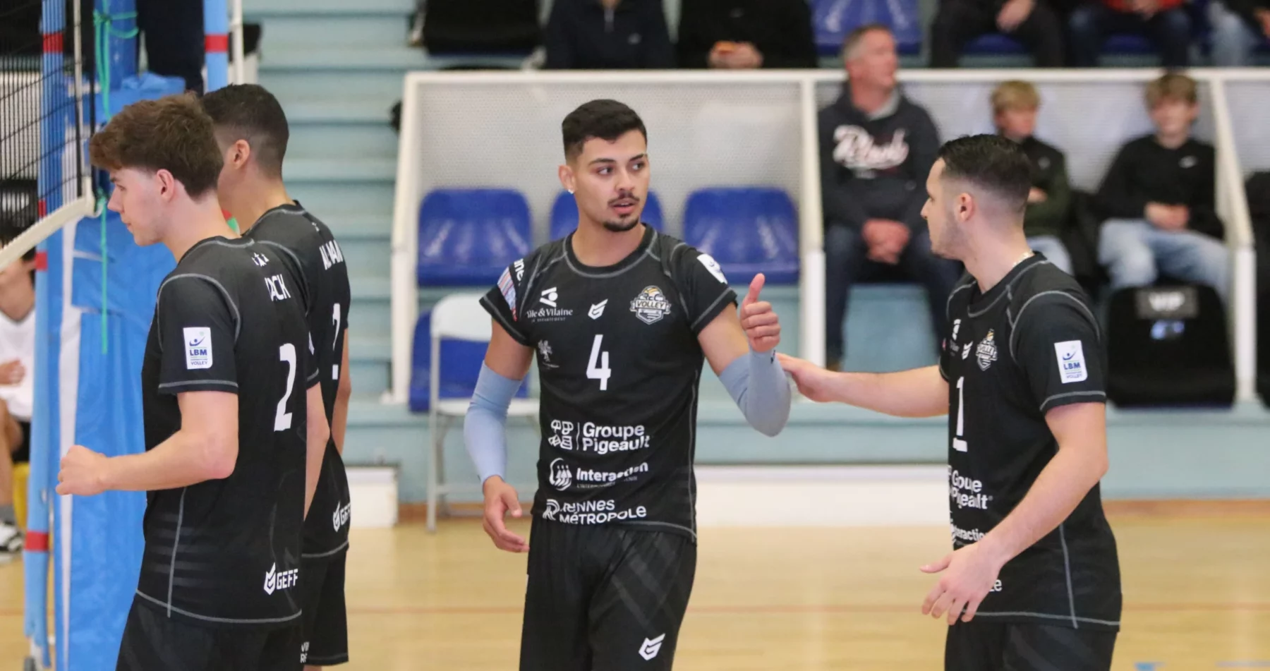 Non sans mal, le REC Volley s'impose contre Amiens.