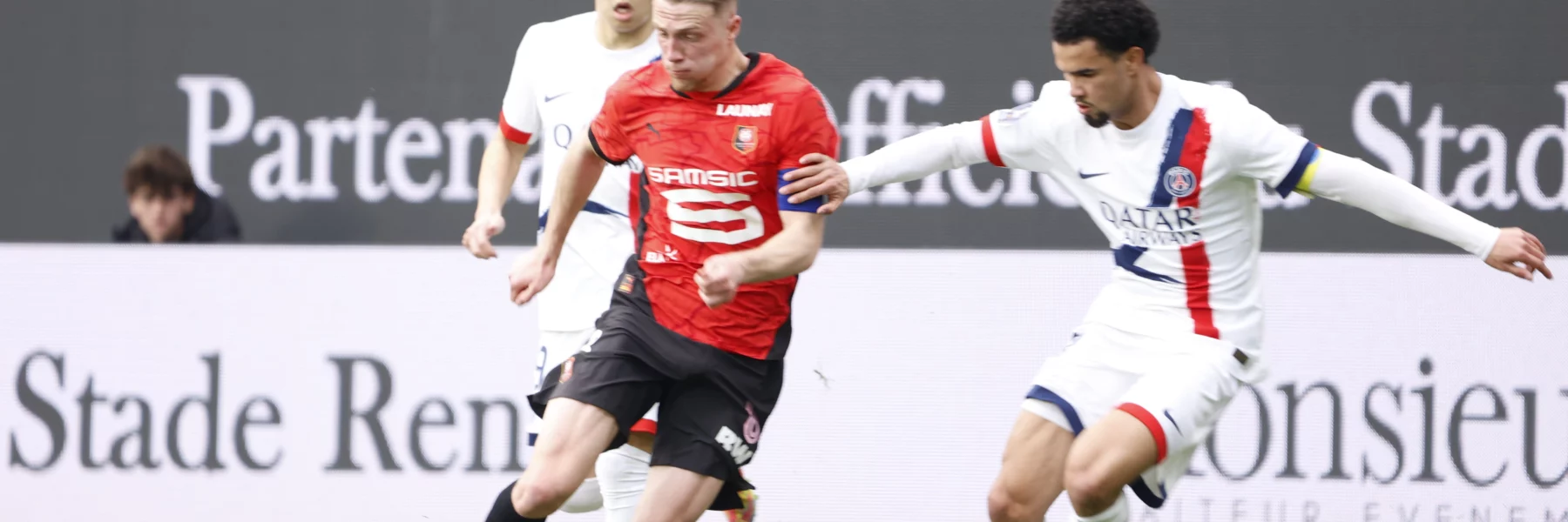 Le Stade Rennais craque en fin de match contre Paris.