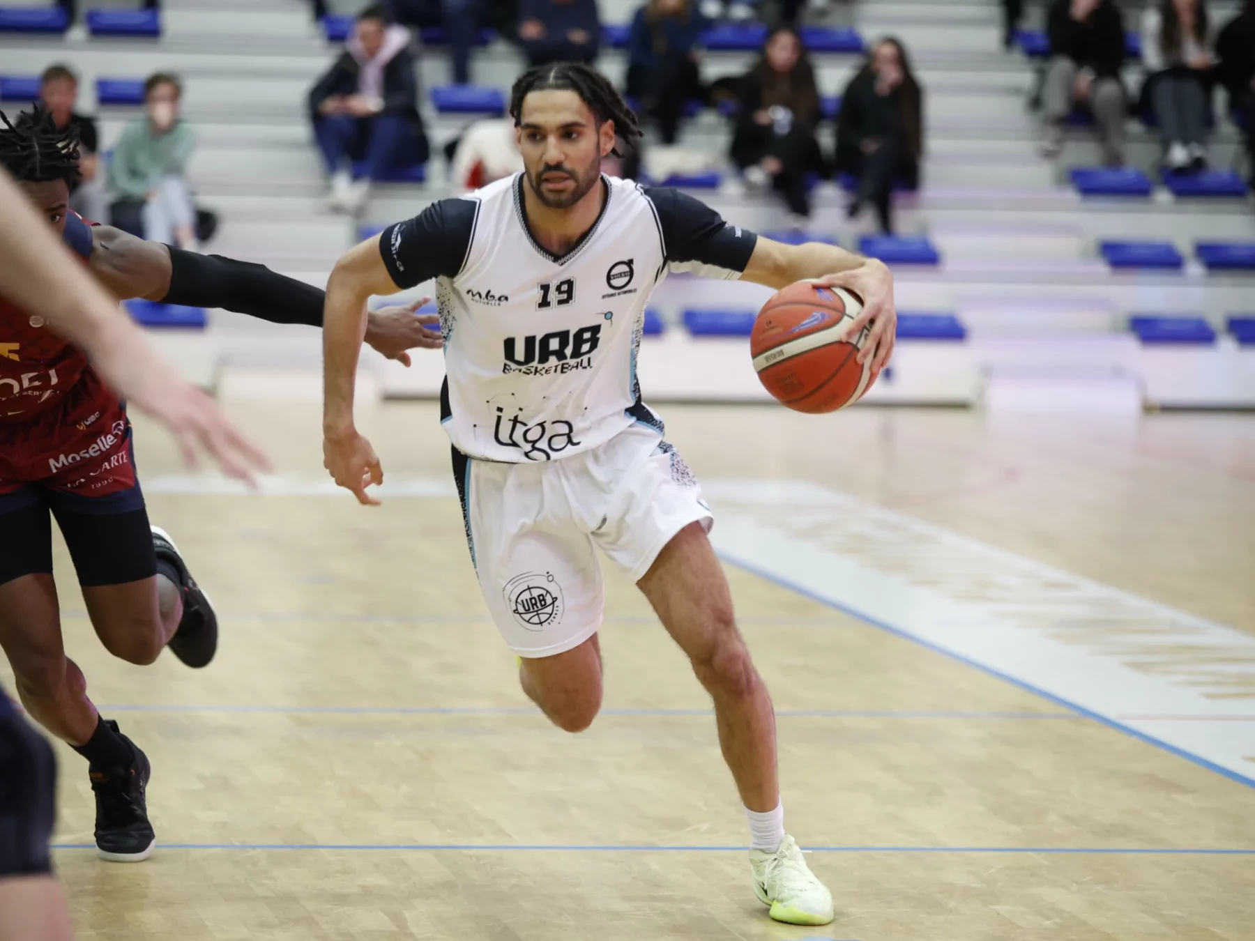 L'URB renverse Besançon et reste invaincue à domicile.