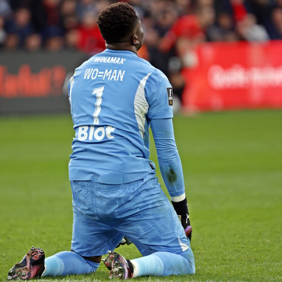Brice Samba à genou
