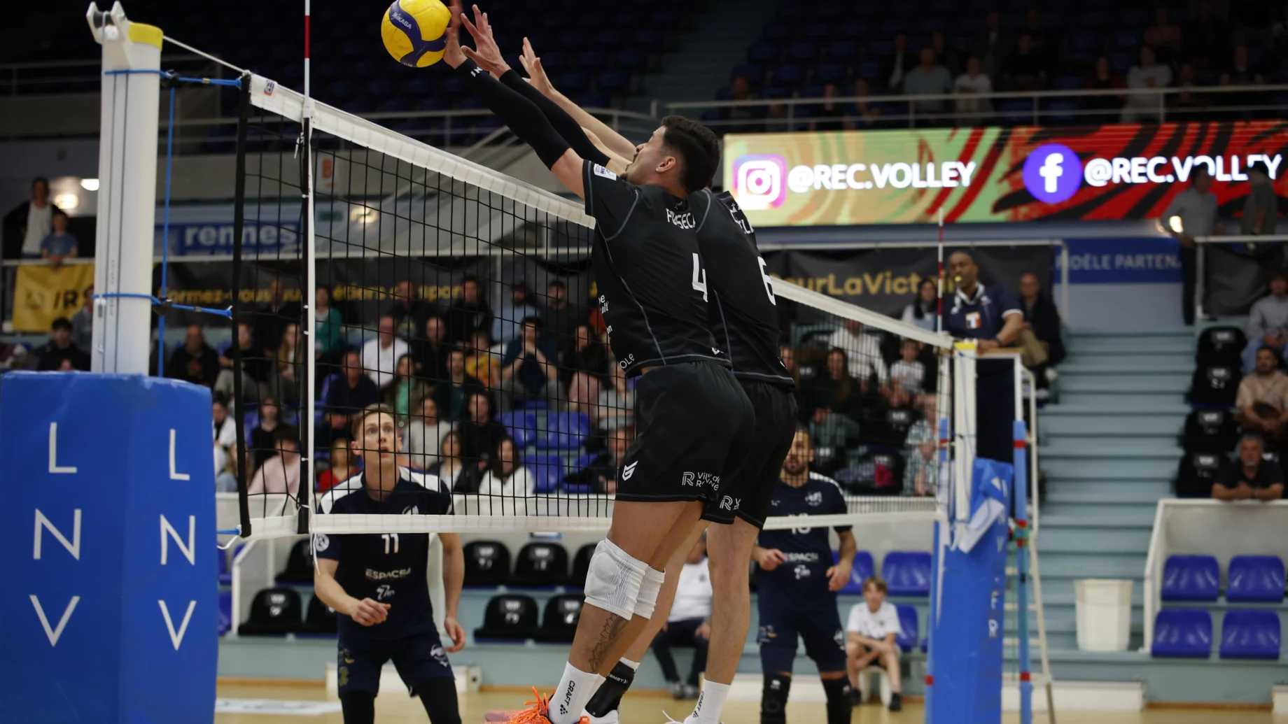Le REC Volley s'impose face à Conflans.