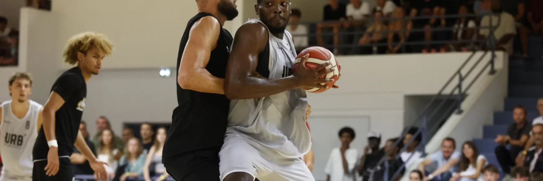 Channick Nkoma aux prises avec Victor Serrano.