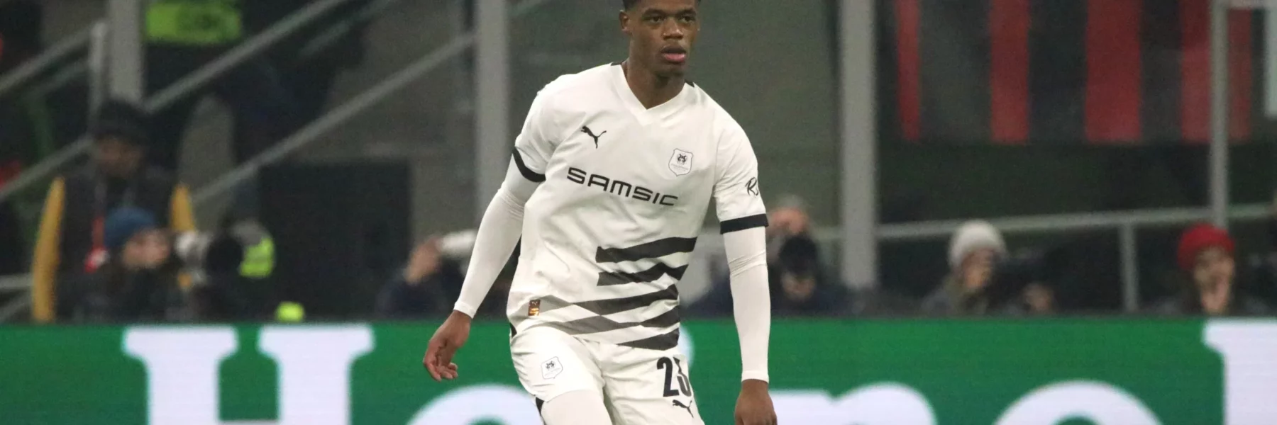 Warmed Omari rejoint Hambourg, promu en Bundesliga.