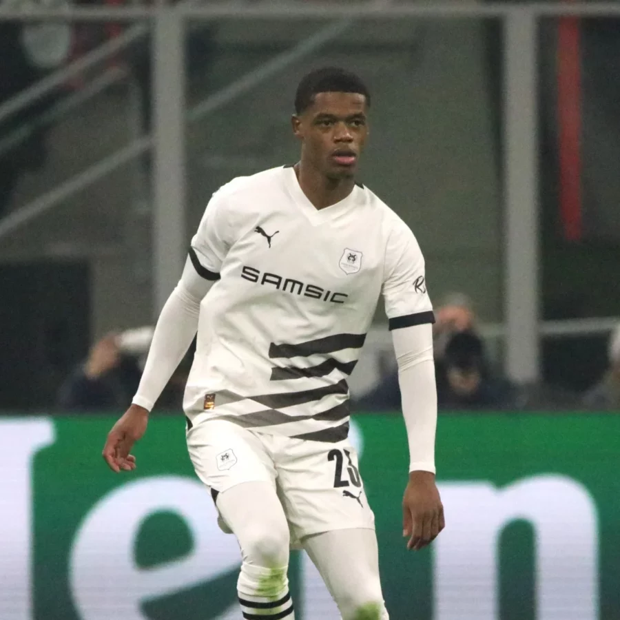 Warmed Omari rejoint Hambourg, promu en Bundesliga.