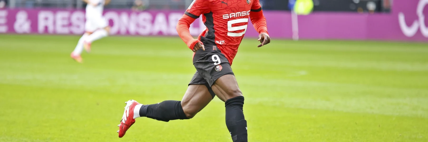Après trois saisons en Bretagne, Arnaud Kalimuendo quitte le Stade Rennais.