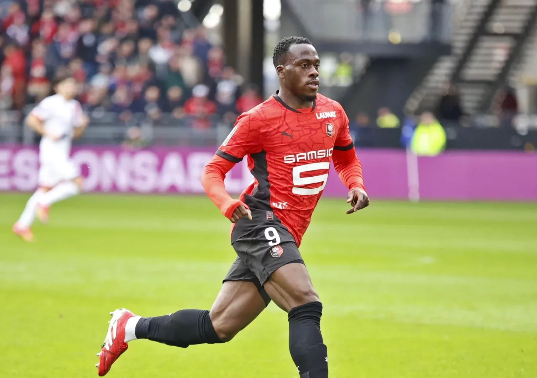 Après trois saisons en Bretagne, Arnaud Kalimuendo quitte le Stade Rennais.