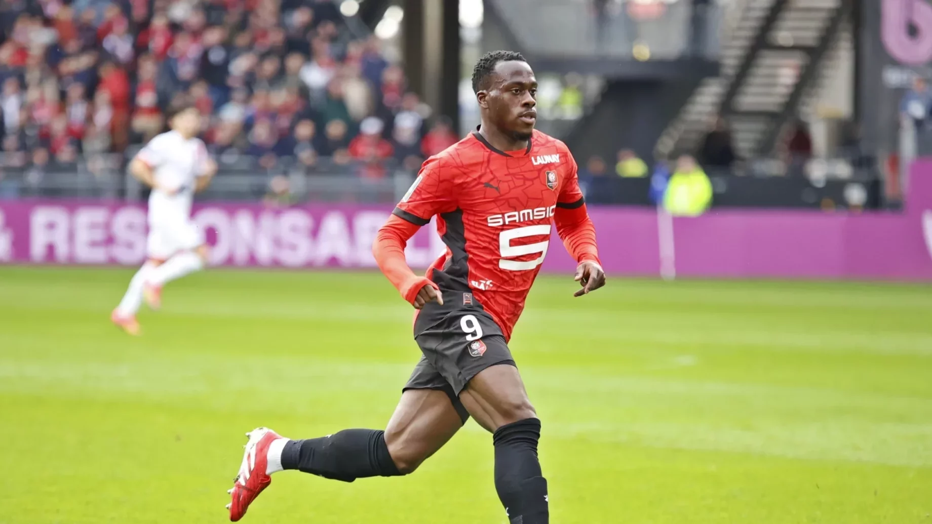 Après trois saisons en Bretagne, Arnaud Kalimuendo quitte le Stade Rennais.