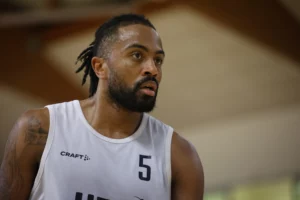 Portrait de Warren Racine.