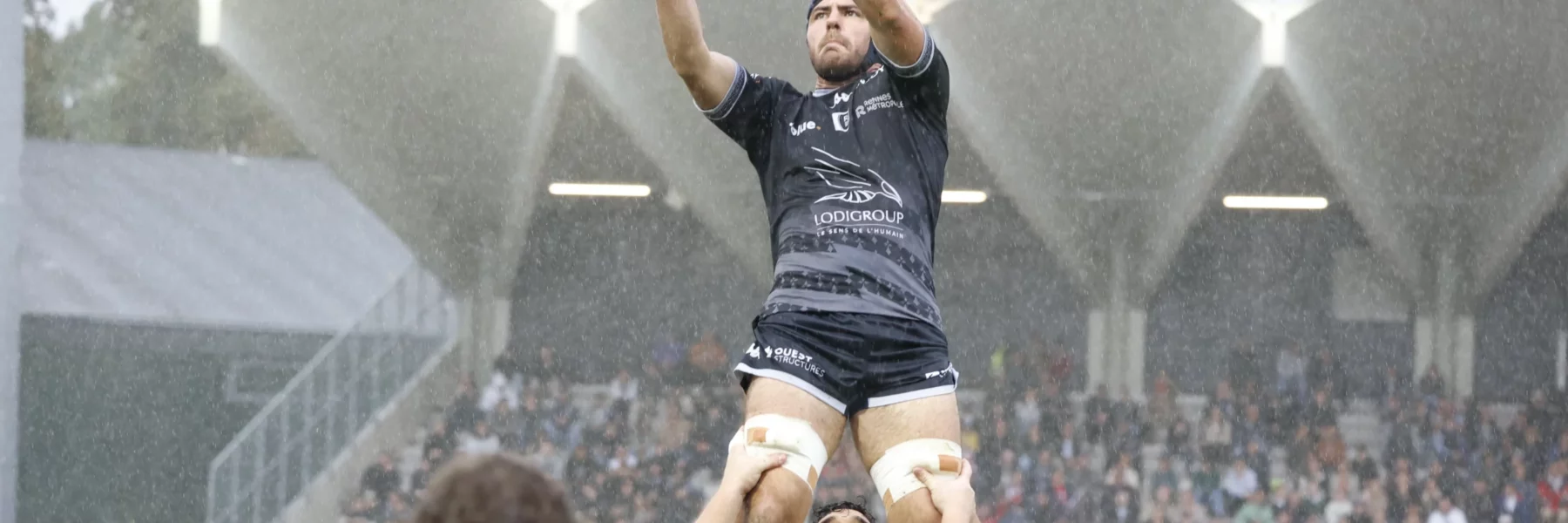 Le REC Rugby reste invaincu à domicile et s’impose contre Niort.