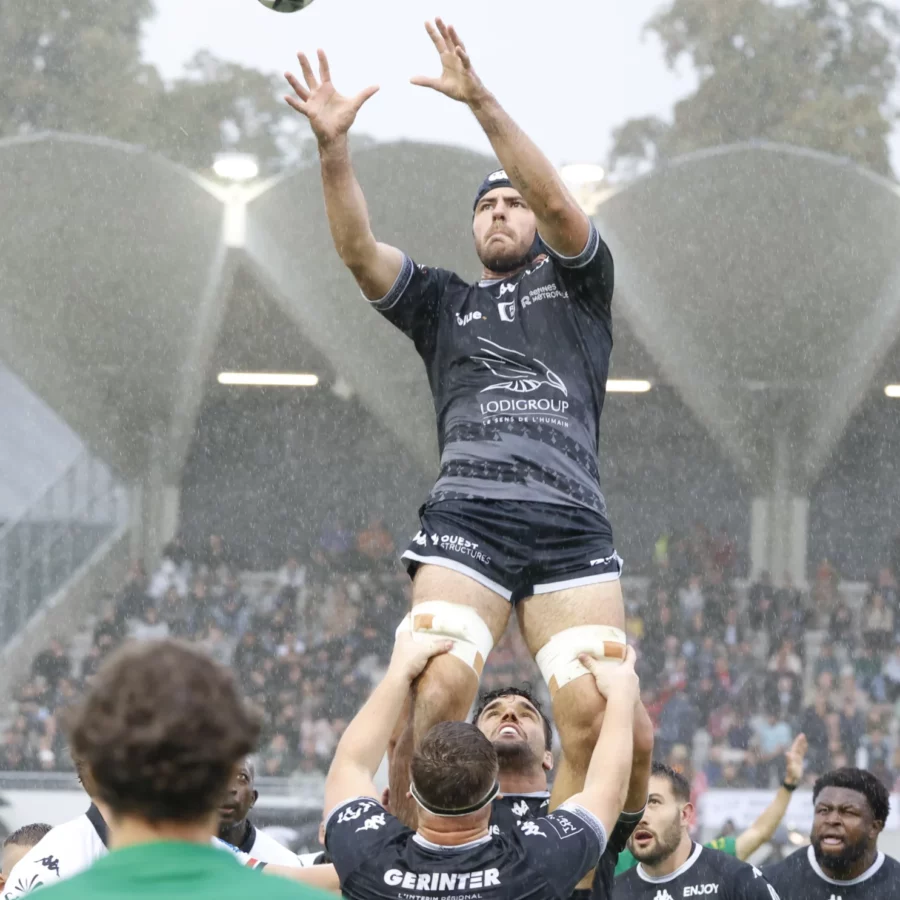 Le REC Rugby reste invaincu à domicile et s’impose contre Niort.