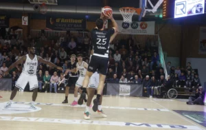 L’URB finalement déclarée vainqueure du derby arrêté à Vitré !