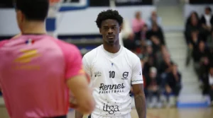 Zyon Dobbs vient renforcer l'effcetif "Noir et Blanc".