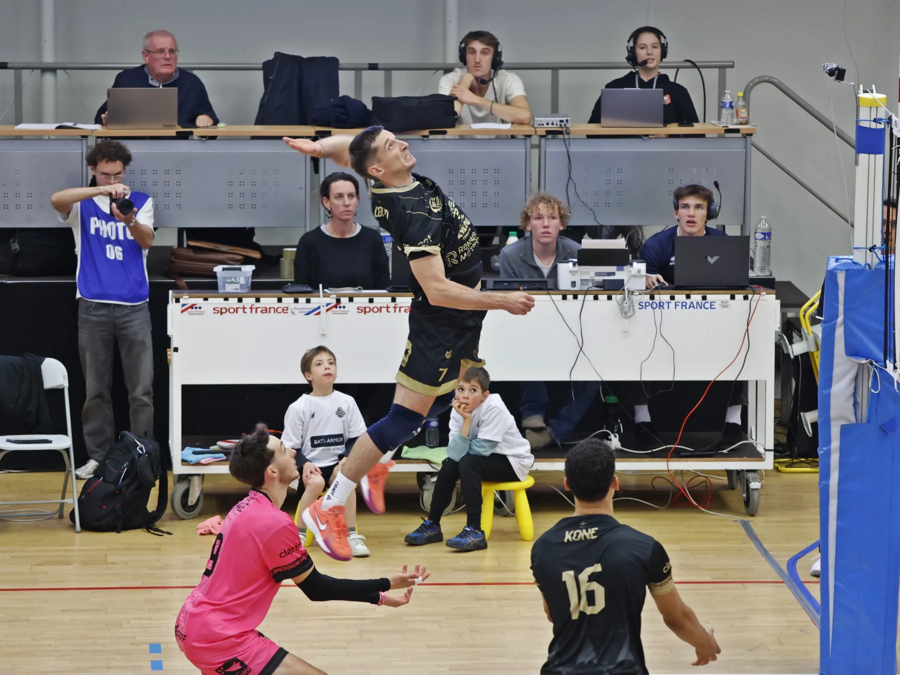 Le REC Volley encore trop court contre Fréjus.