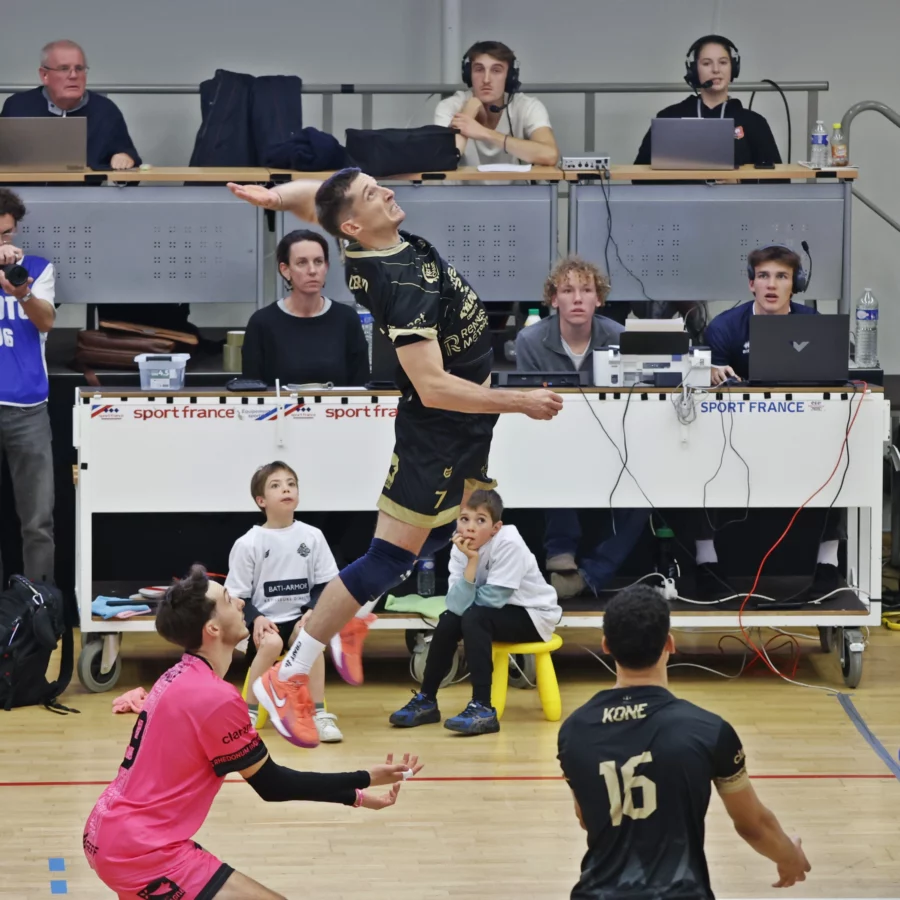 Le REC Volley encore trop court contre Fréjus.