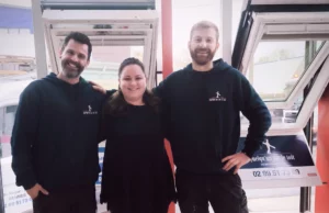 Publi Quelqu'un sur le toit.