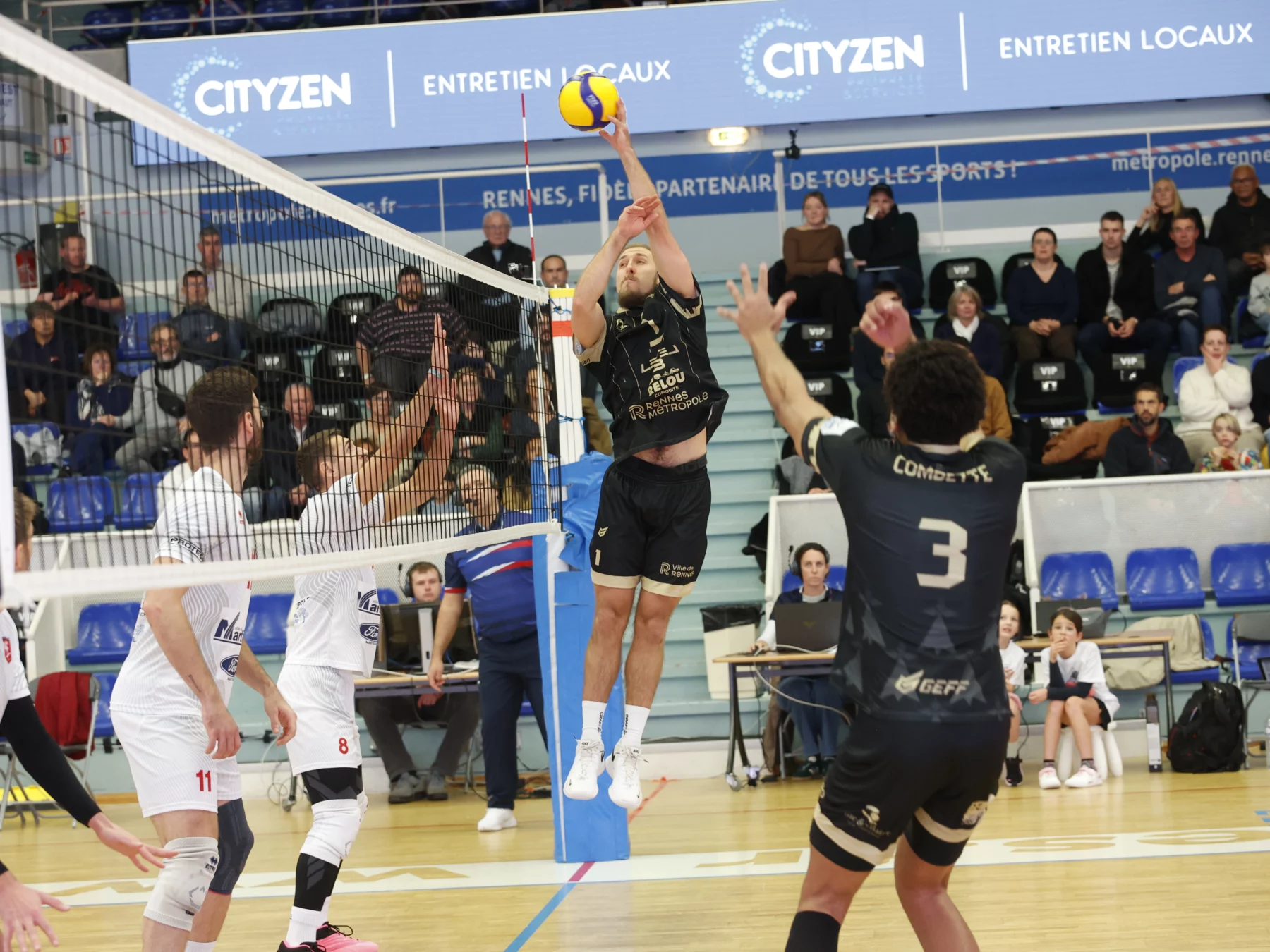 Le REC Volley battu par Martigues.