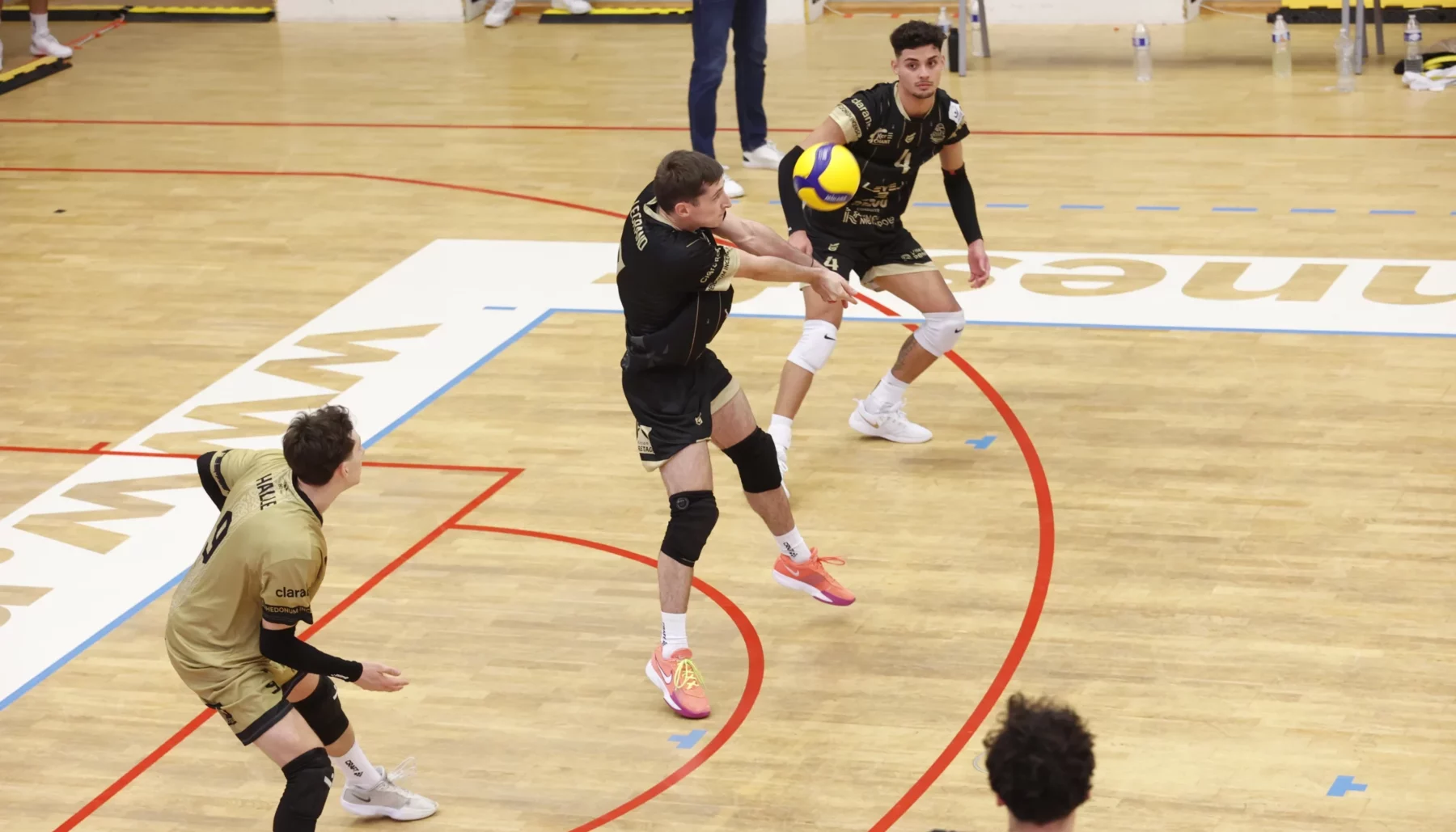 Le REC Volley termine l’année sur un revers logique contre Royan.