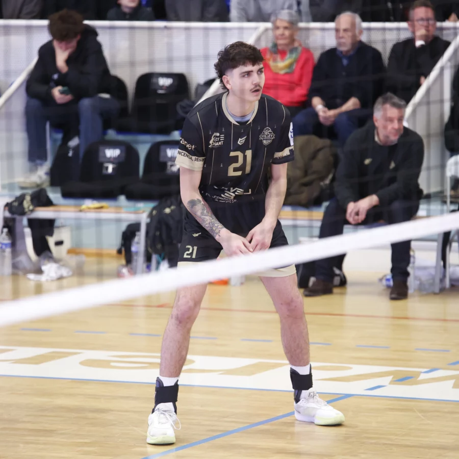 Adam Sosson, nouveau central du REC Volley.