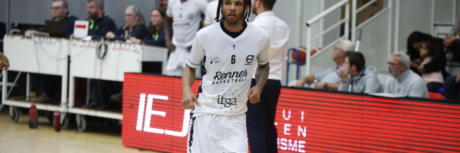 Fin de collaboration entre l’URB et Darwin ˈDeeˈ Davis Jr