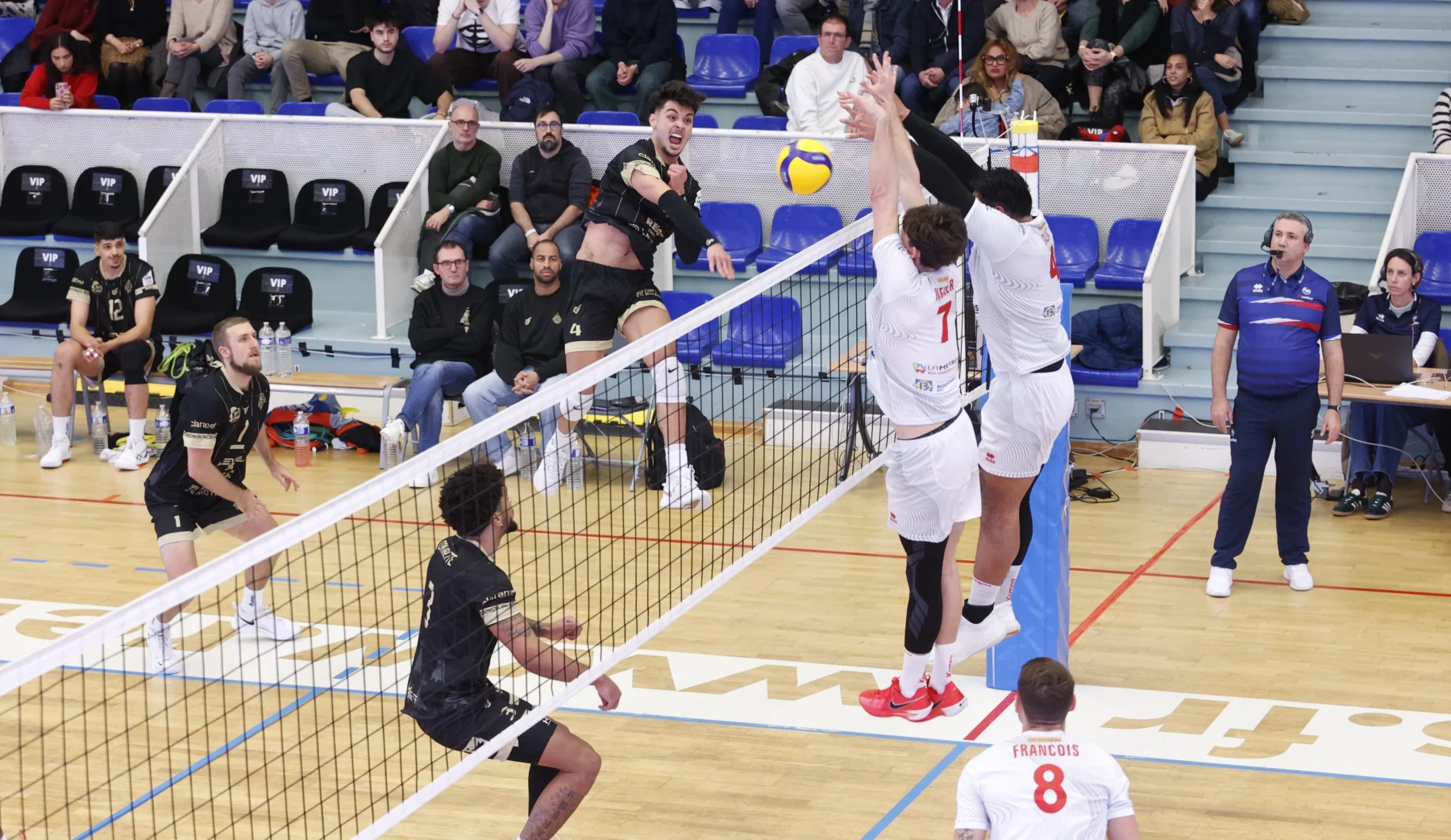 Trop inconstant, le REC Volley chute logiquement à Martigues.