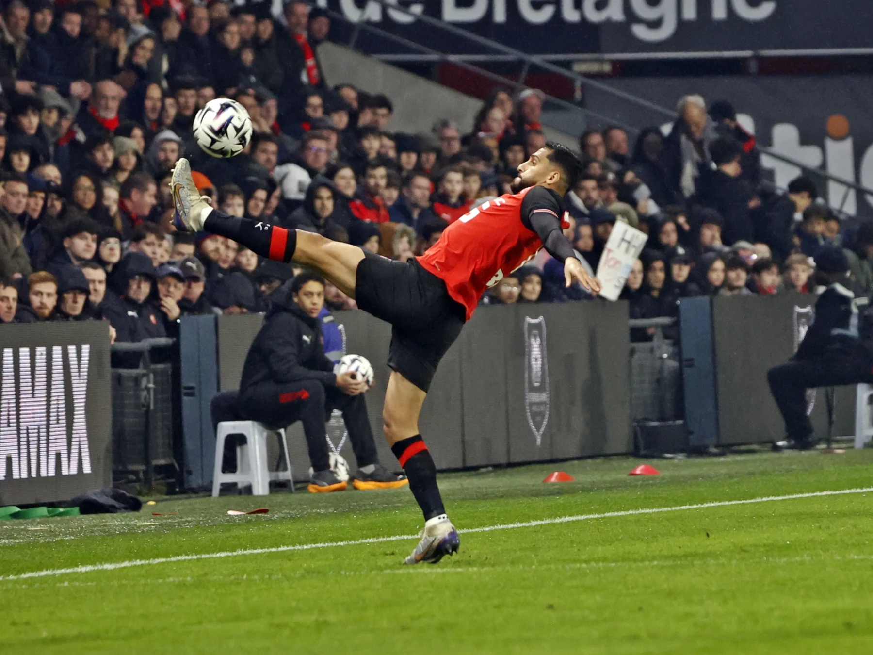 Le Stade Rennais se fait peur mais remporte un succès précieux contre Angers