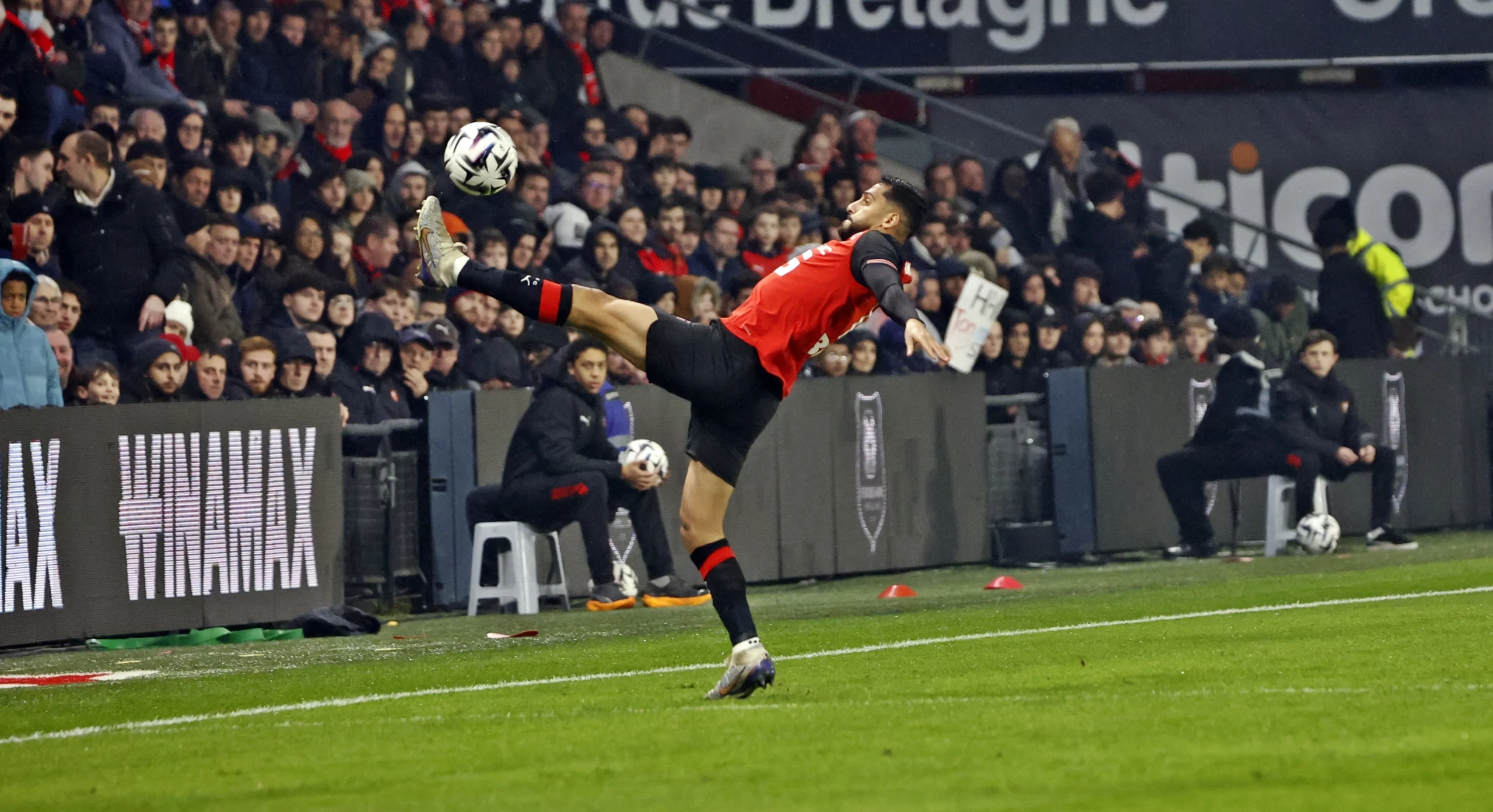 Football – Ligue 1 : Le Stade Rennais se fait peur mais remporte un succès précieux contre Angers (2-1)