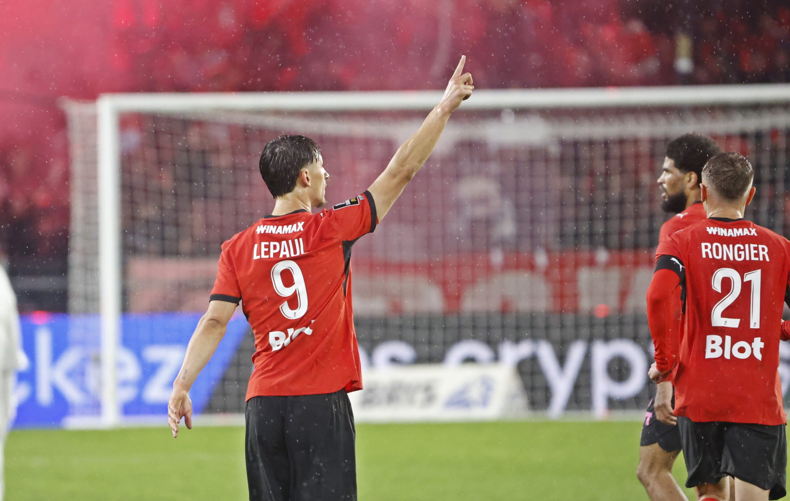 Foot : Bulletin de notes 2025-2026 : Esteban Lepaul, Valentin Rongier et Jérémy Jacquet au top !
