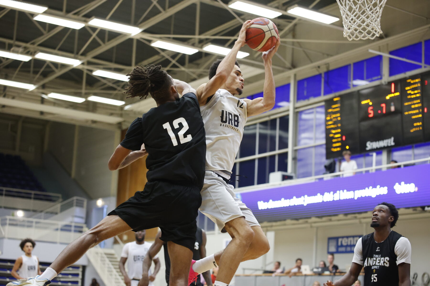 Timothé Kouffo et l'URB larges vainqueurs de Laval