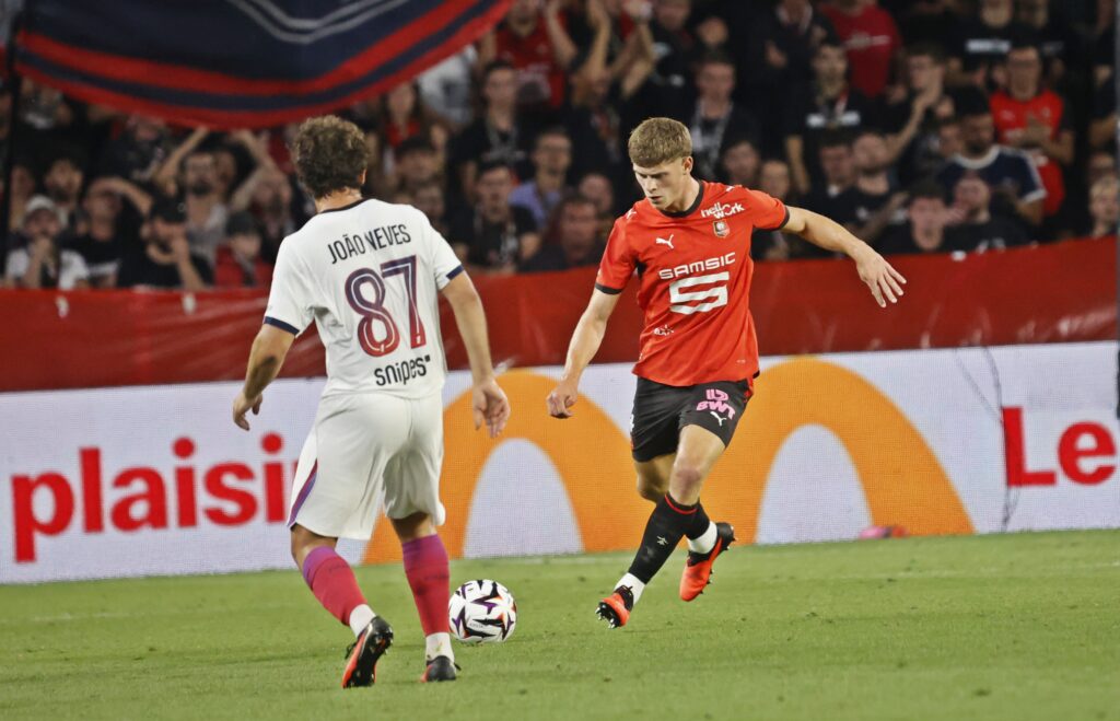 Charlie Cresswell face au PSG 