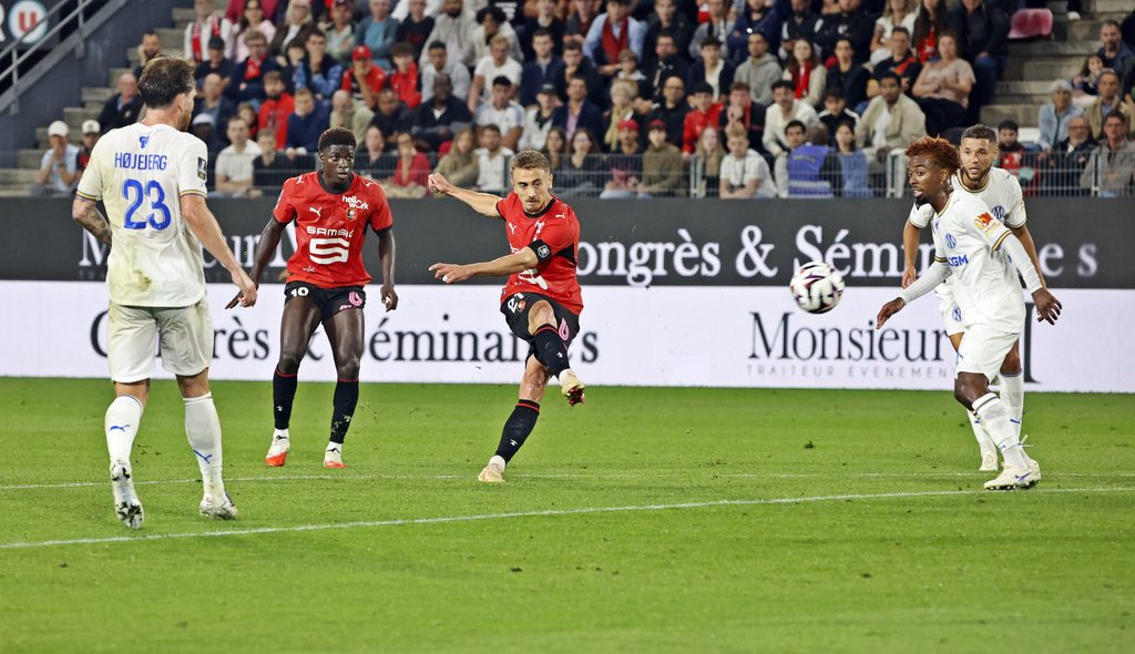 Valentin Rongier à la frappe 